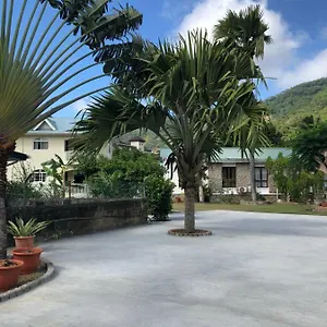  Апартаменты Flower Garden Self-catering